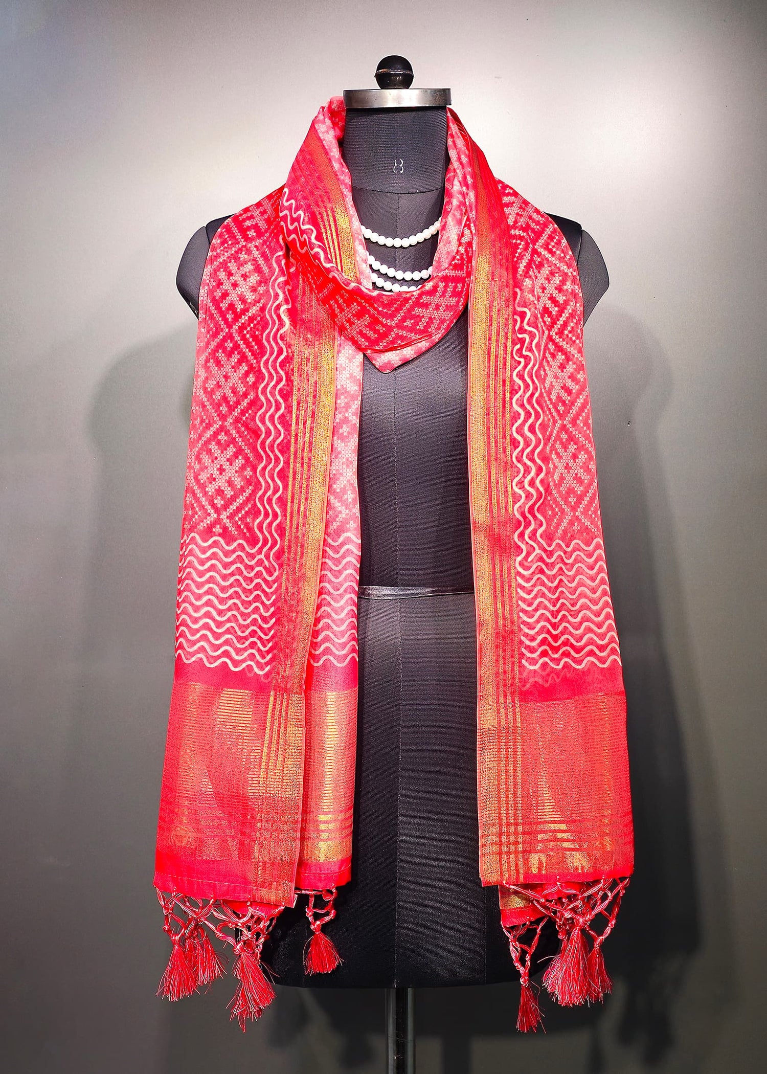 Sleek and Sophisticated: Organza Dupattas for Modern Women