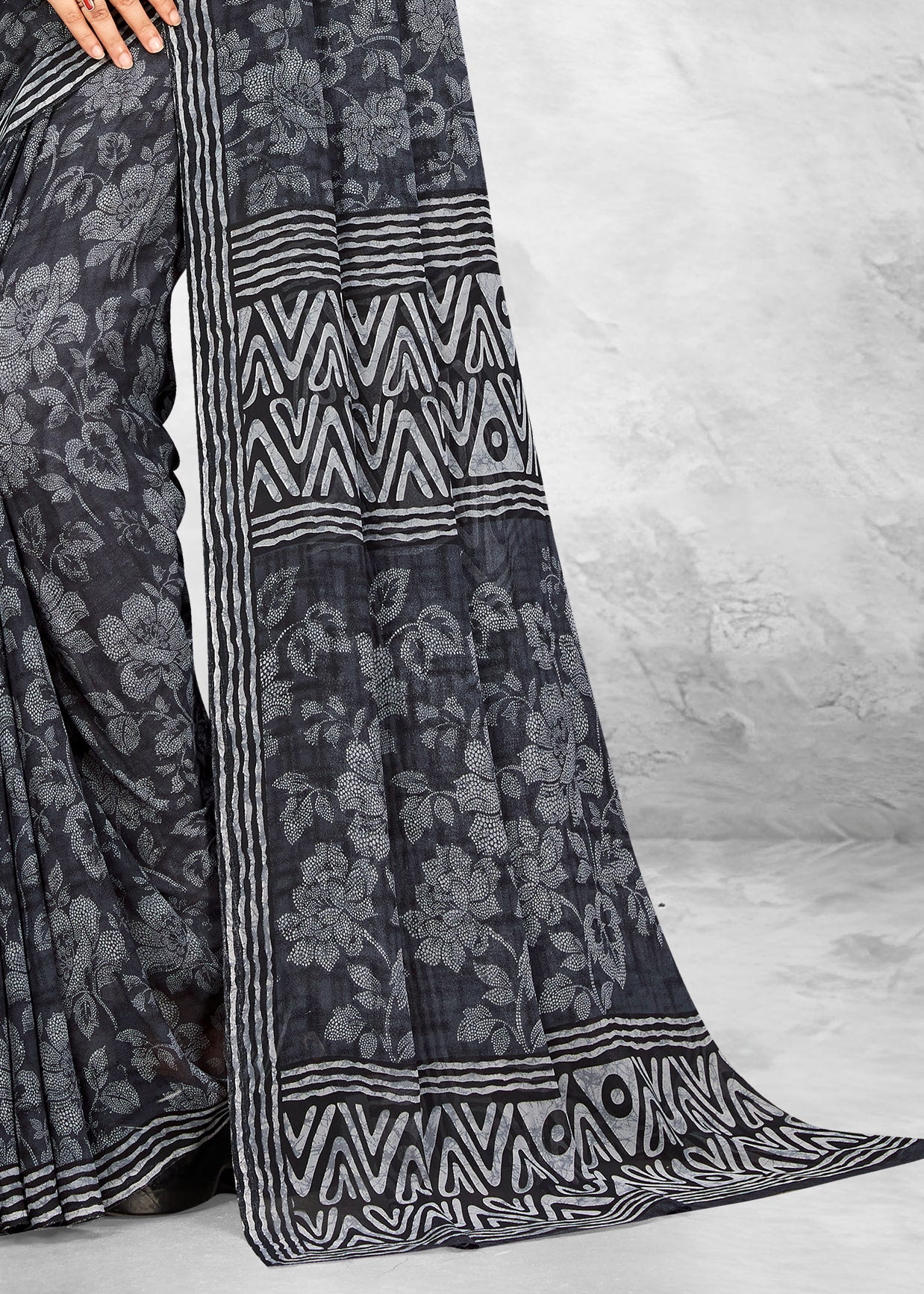 Classic Black Georgette Saree with Timeless Floral Print for Women - Spicejet Prints 3164-B Black Pallu View