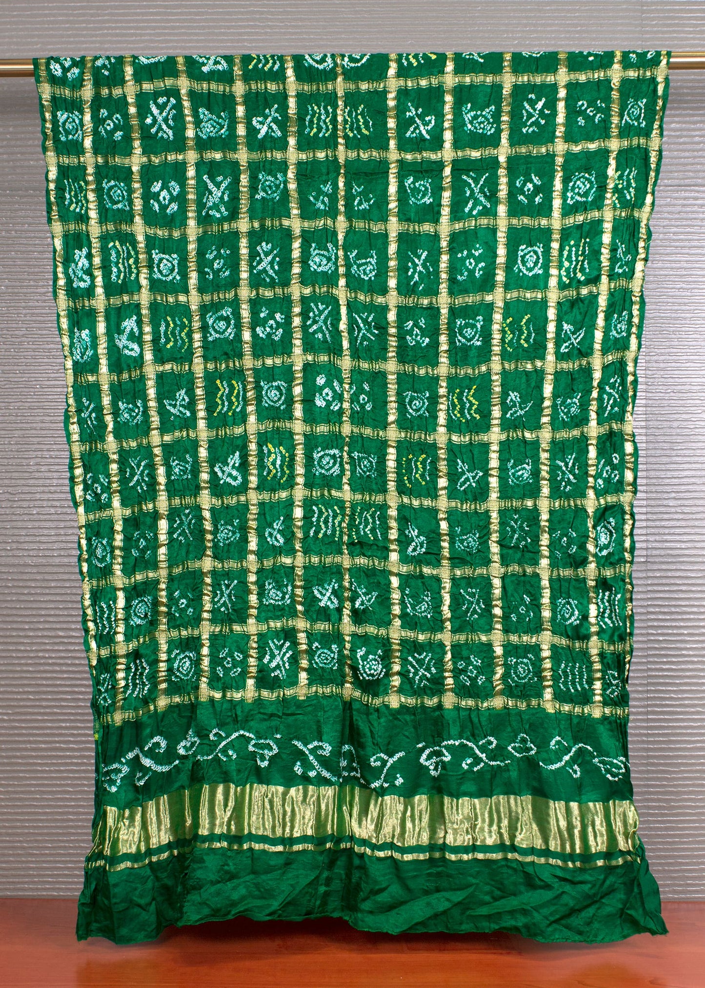 Handloom Emerald Green Pure Gaji Silk Bandhani Dupatta with Traditional Lagdi Zari Patta - Handwoven 8706 Emerald Green Image 2